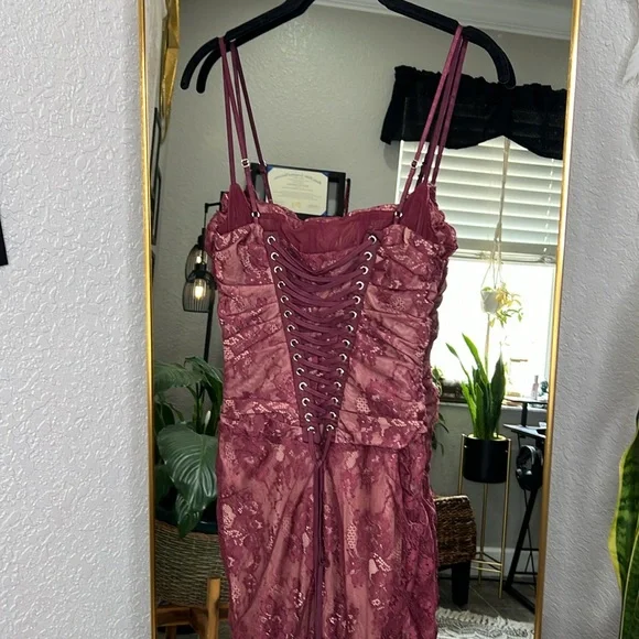 HOUSE OF CB 'Gaia' Claret Lace Midi Dress NWOT - www.jkreigsman.com HOUSE OF CB 'Gaia' Claret Lace Midi Dress NWOT - www.jkreigsman.com